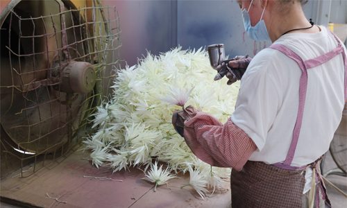 Couleur au pistolet usine de fleurs en plastique